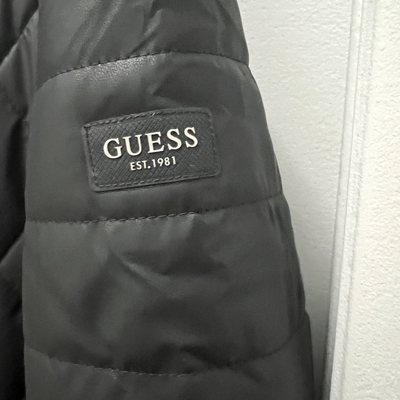 (BRAND NEW )GUESS Bomber Puffer Jacket SIZE LARGE. TECH STRETCH 2023 season - Picture 4 of 4